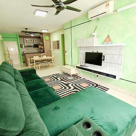שאה אלאם Nena Homestay Setia Alam, Air Conditioned, High Speed Internet מראה חיצוני תמונה