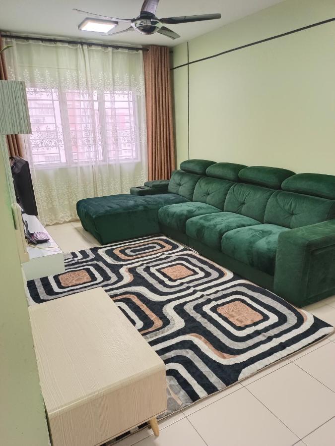 שאה אלאם Nena Homestay Setia Alam, Air Conditioned, High Speed Internet מראה חיצוני תמונה