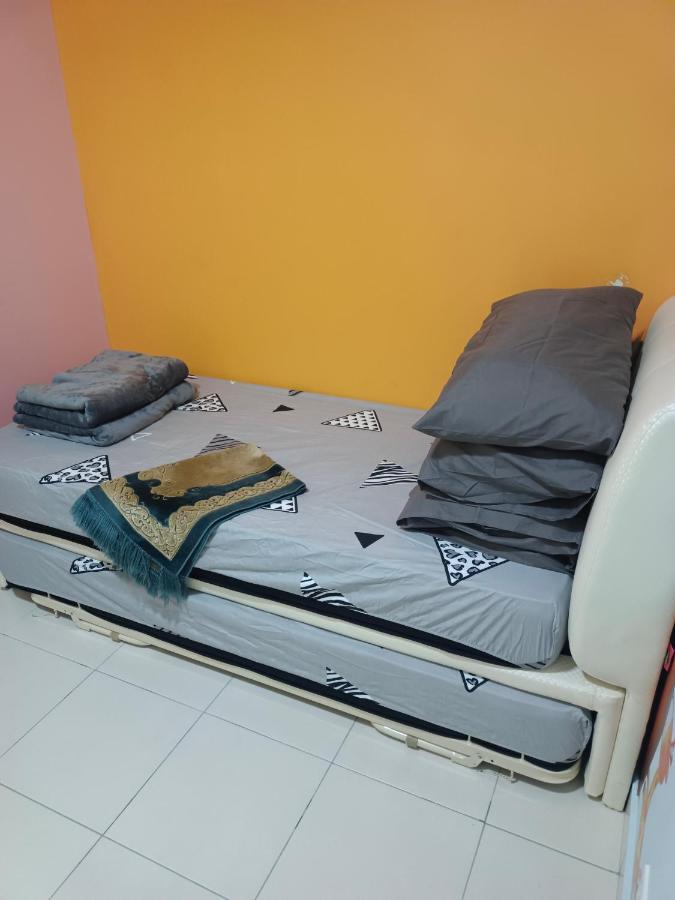 שאה אלאם Nena Homestay Setia Alam, Air Conditioned, High Speed Internet מראה חיצוני תמונה