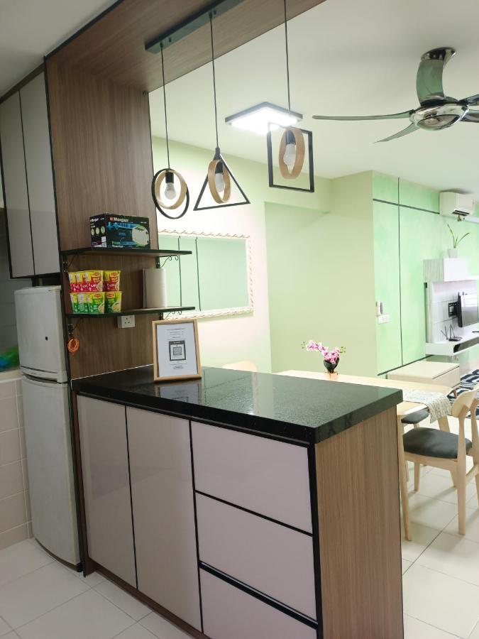 שאה אלאם Nena Homestay Setia Alam, Air Conditioned, High Speed Internet מראה חיצוני תמונה