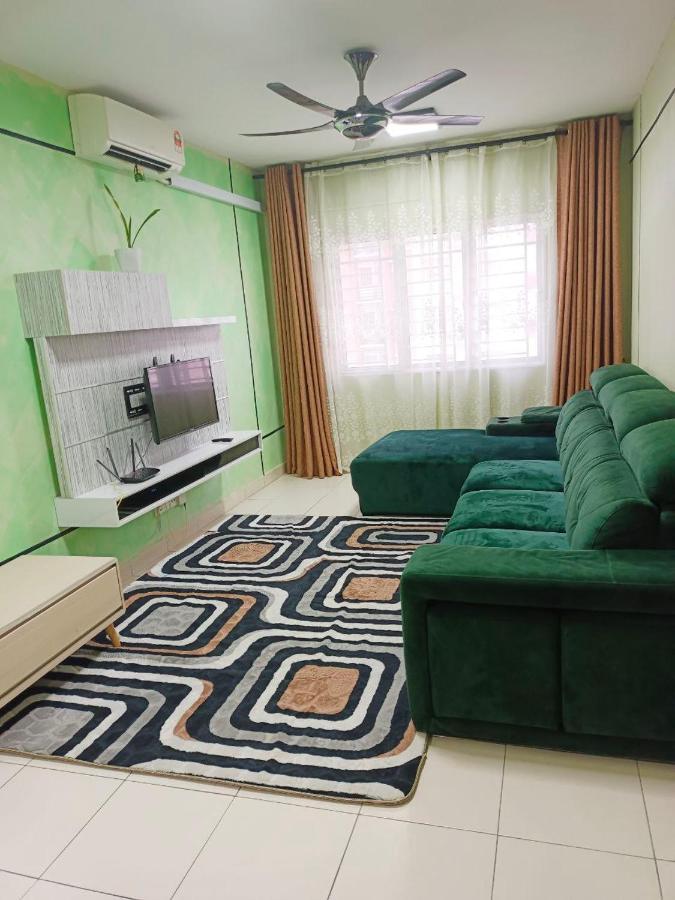שאה אלאם Nena Homestay Setia Alam, Air Conditioned, High Speed Internet מראה חיצוני תמונה