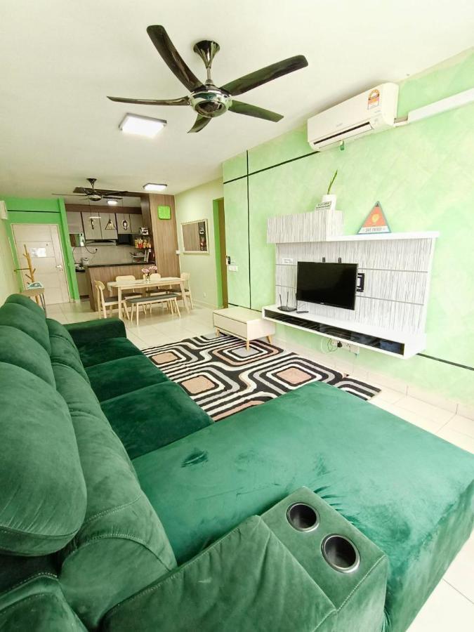 שאה אלאם Nena Homestay Setia Alam, Air Conditioned, High Speed Internet מראה חיצוני תמונה