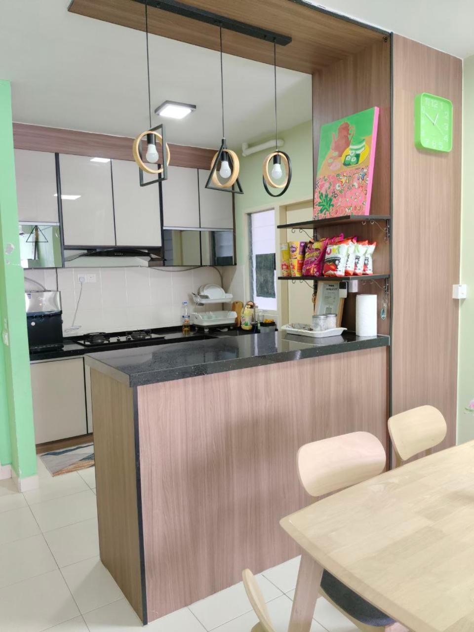 שאה אלאם Nena Homestay Setia Alam, Air Conditioned, High Speed Internet מראה חיצוני תמונה