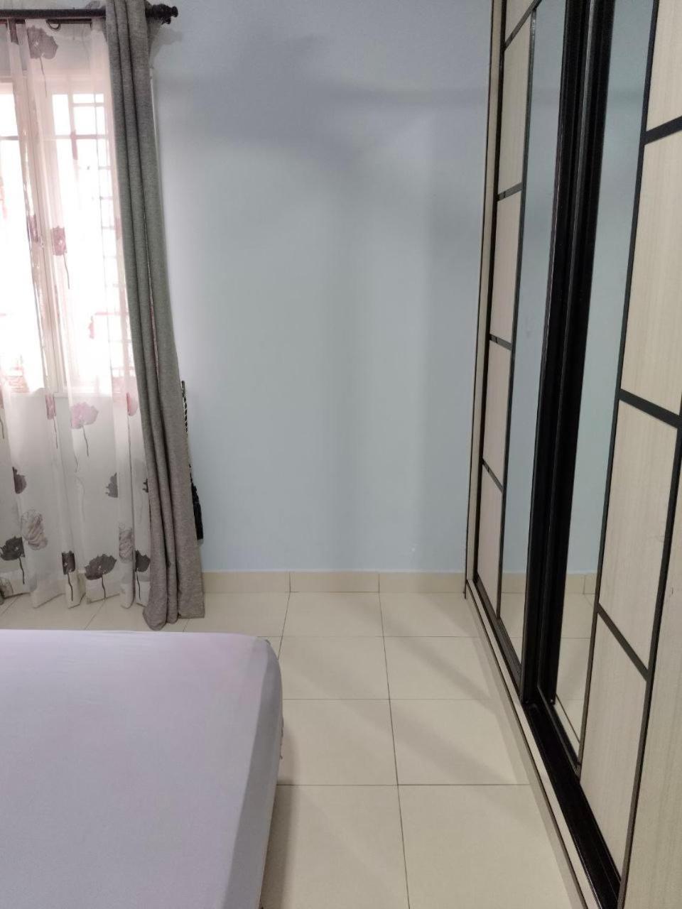 שאה אלאם Nena Homestay Setia Alam, Air Conditioned, High Speed Internet מראה חיצוני תמונה