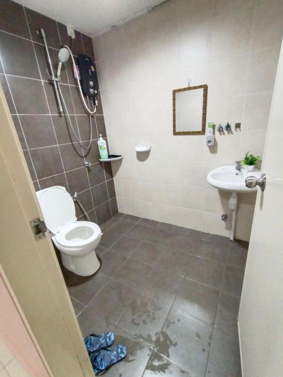שאה אלאם Nena Homestay Setia Alam, Air Conditioned, High Speed Internet מראה חיצוני תמונה
