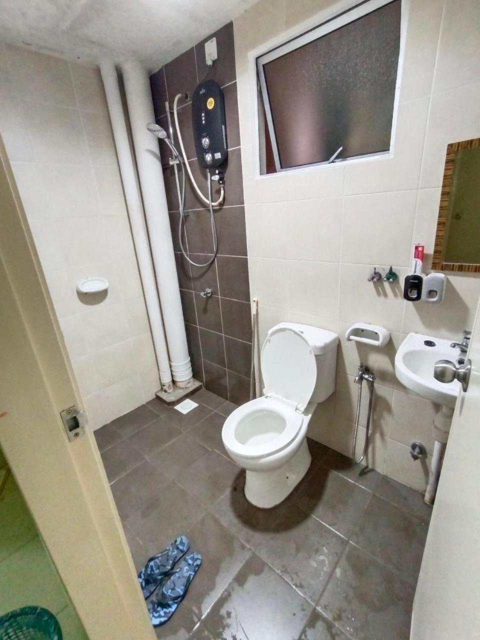 שאה אלאם Nena Homestay Setia Alam, Air Conditioned, High Speed Internet מראה חיצוני תמונה
