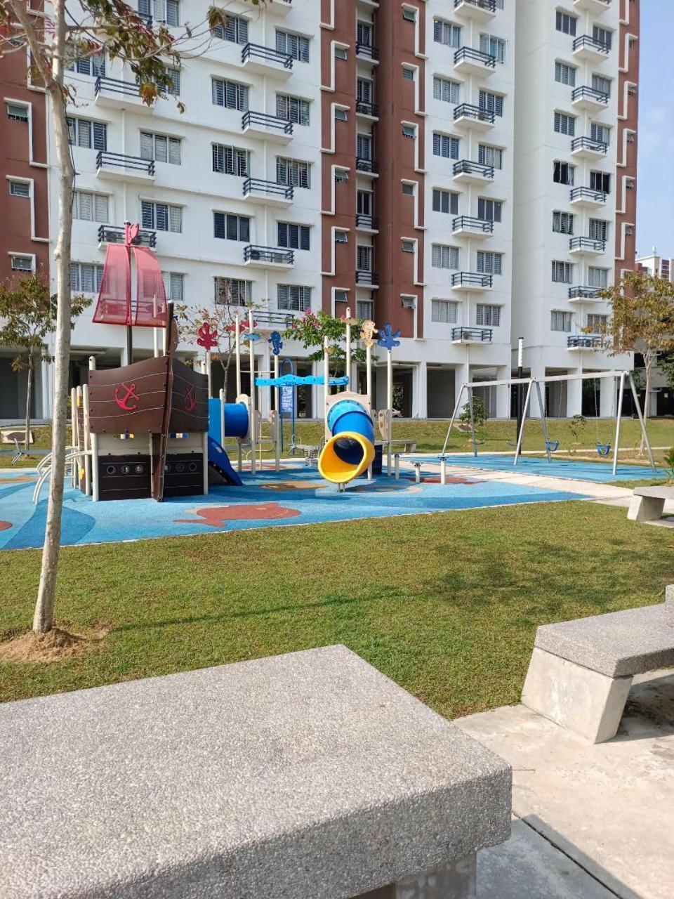 שאה אלאם Nena Homestay Setia Alam, Air Conditioned, High Speed Internet מראה חיצוני תמונה